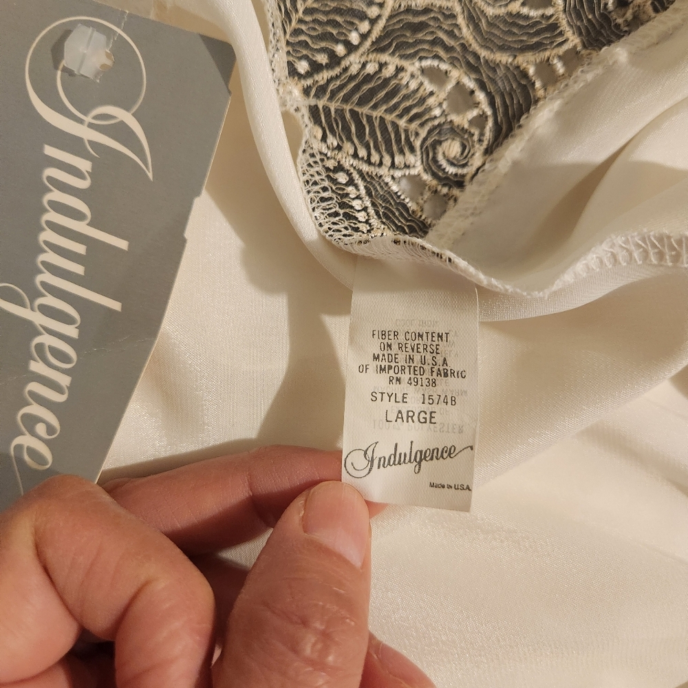 Indulgence Satin Ivory Robe & Pijama dress set Size Large - Picture 9 of 10